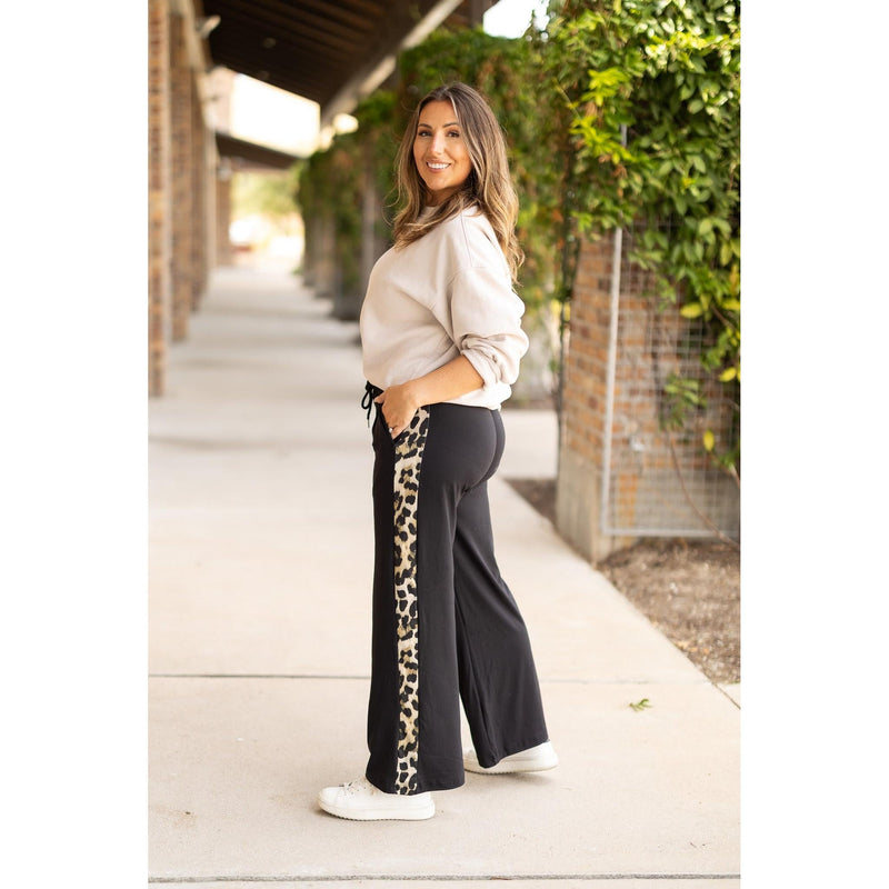 “Women’s buttery soft leopard panel lounge pants with pockets