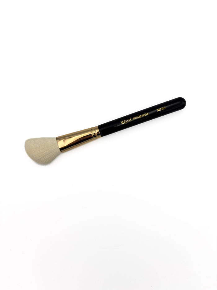 MJ 06 Luxe Artisan Tapered Powder Contour brush