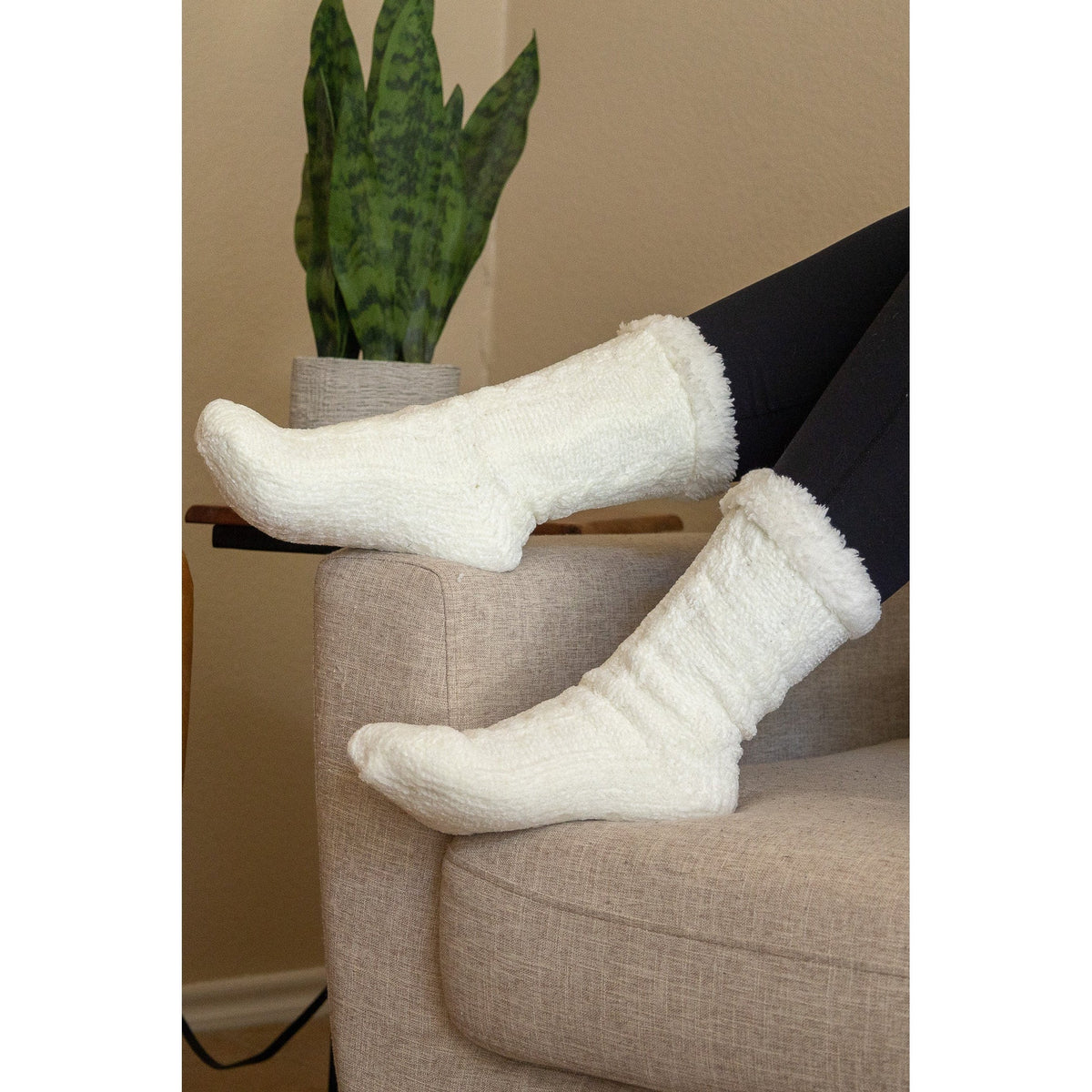 Ready to Ship | The Reign - Solid Fuzzy Socks