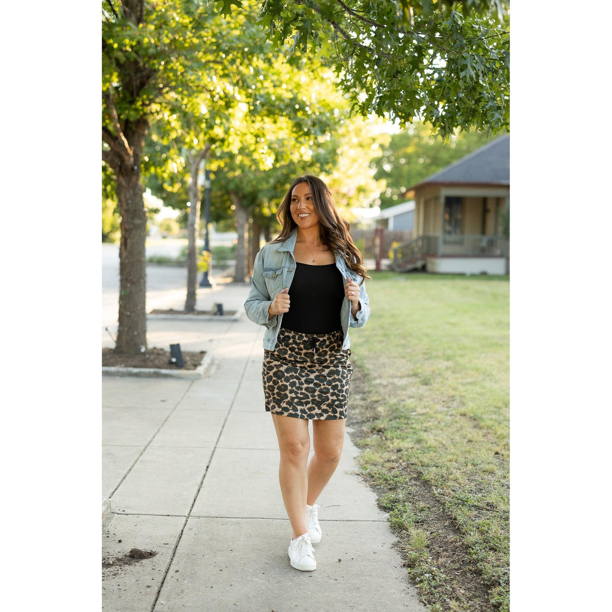 Buttery soft leopard print jogger skirt for women by Julia Rose. Julia Rose Liana Leopard 2.0 Jogger Skirt with pockets and waistband.