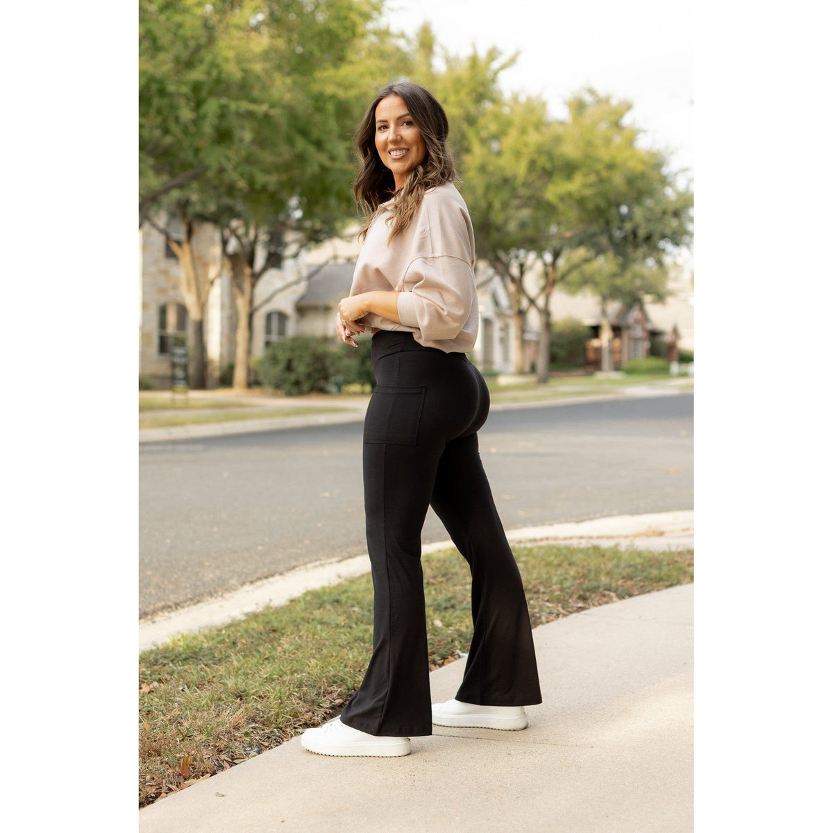 The Liz - Crossover 30"  Bootcut Leggings with Pockets Round 2