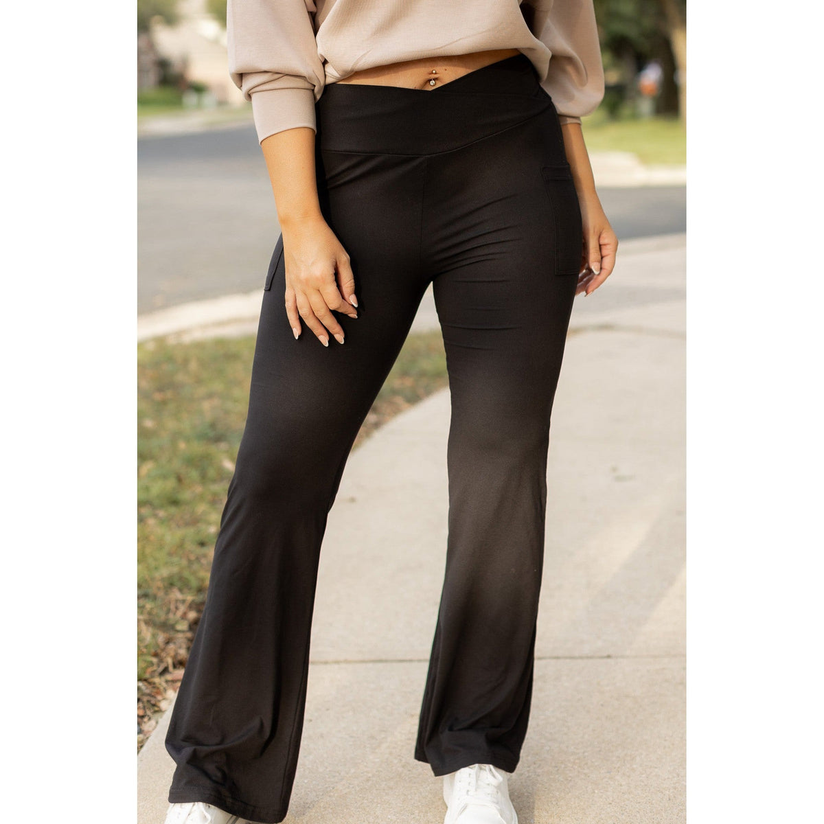 The Liz - Crossover 30"  Bootcut Leggings with Pockets Round 2