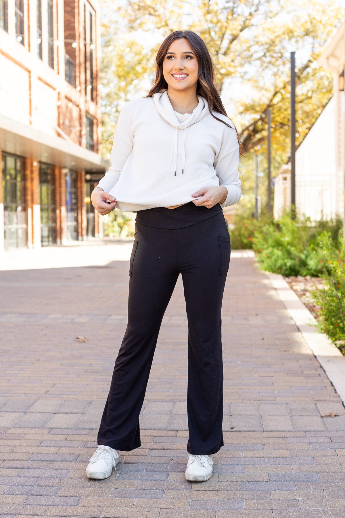 The Liz - Crossover 30"  Bootcut Leggings with Pockets