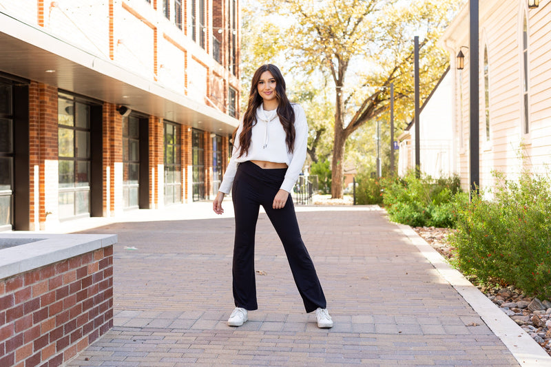 The Liz - Crossover 30"  Bootcut Leggings with Pockets