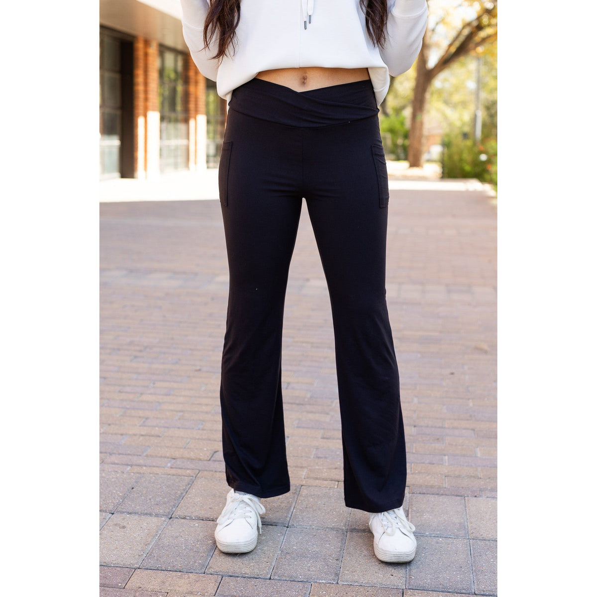 The Liz - Crossover 30"  Bootcut Leggings with Pockets Round 2