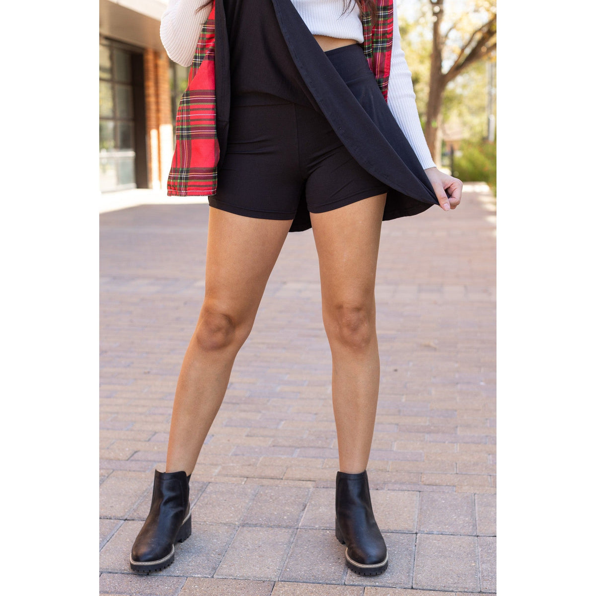Julia Rose The Brielle black skort, Women wearing black skort with built-in shorts