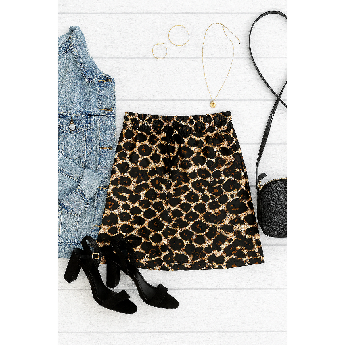Buttery soft leopard print jogger skirt for women by Julia Rose. Julia Rose Liana Leopard 2.0 Jogger Skirt with pockets and waistband.